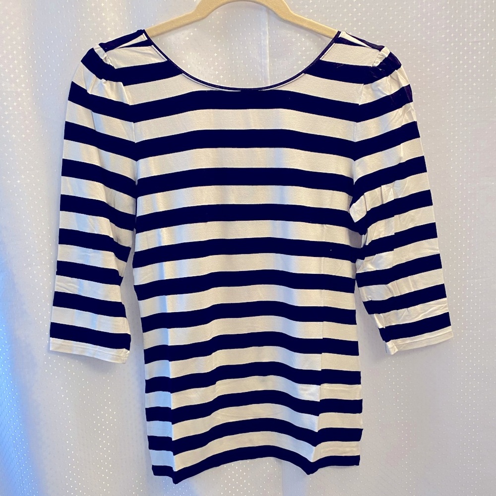 🛍️White House Black Market top